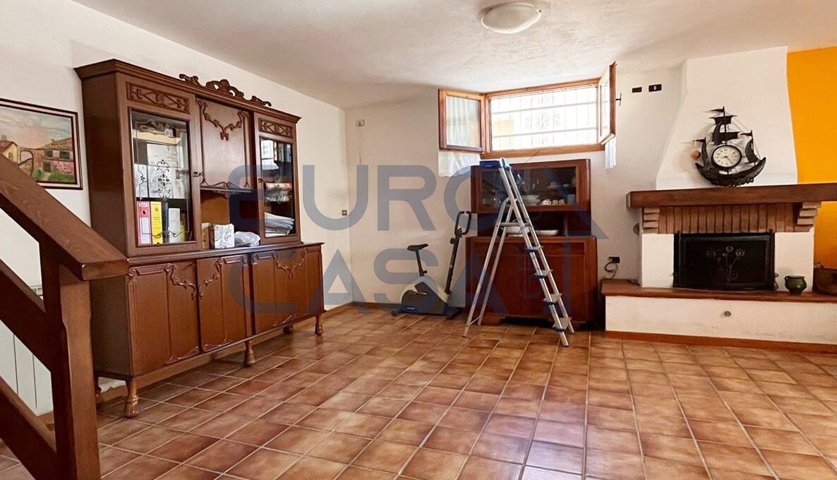 Eurocasa_R-182-CASA-SINGOLA-e-CAPANNONE_Casa-Indipendente_Formigine-11